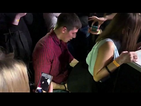 ❤️ Sessu reale in una discoteca russa. Una ragazza russa di 18 anni in l'anu è a vagina scopata in una discoteca ❤ Video porno à co.com-porn-kai.ru